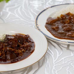 「横浜ロイヤルパークホテル」カレー＆ハヤシセット
